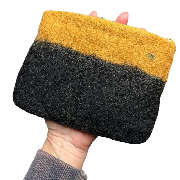 Free with bundle Small felt cute floral 3d Wallet with a zipper - Picture 2 of 3